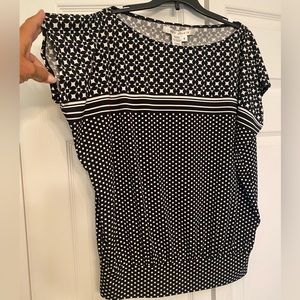 Women’s boat neck short sleeve top